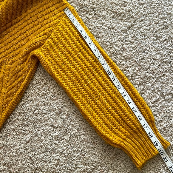 Hem & Thread TURTLENECK SWEATER🌻Perfect FALL🍁Golden Mustard color Size Medium - Picture 7 of 8